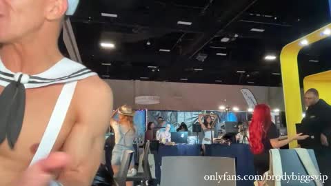 Snapshot of brodybiggs chatting on 11.08.25 Brody Biggs online show from 11.08.25