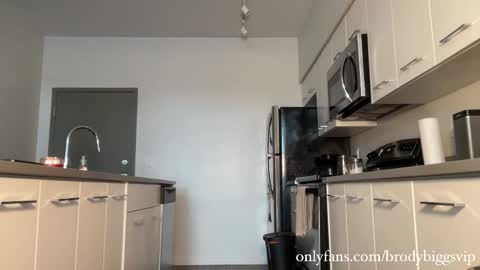 Snapshot of brodybiggs chatting on 11.22.25 Brody Biggs online show from 11.22.25