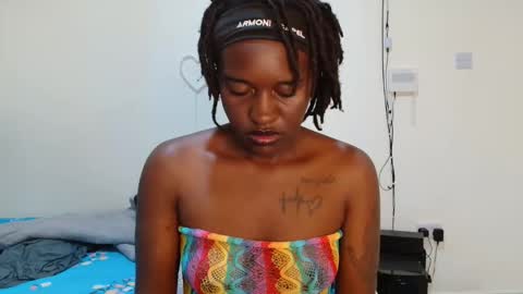 Snapshot of broken_haloo chatting on 04.16.26 broken_haloo online show from 04.16.26