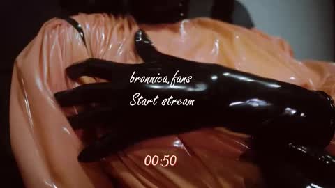 Snapshot of bronnica chatting on 10.03.25 Anna online show from 10.03.25