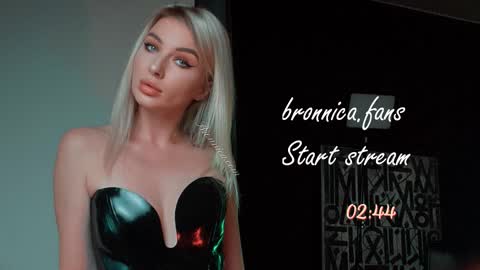 Snapshot of bronnica chatting on 11.02.25 Anna online show from 11.02.25