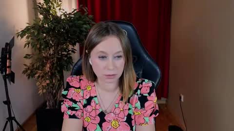 Snapshot of brooke_evans_ chatting on 10.29.25 Brooke online show from 10.29.25