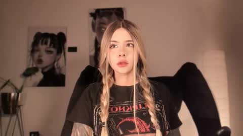 Nat  Independent model  Please help me to reach 200 thumbs up online show from 02.24.26