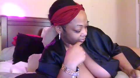 brownroundrenee online show from 11.05.25