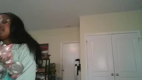 Snapshot of brownsugarcutie3 chatting on 10.14.25 Brownsuagrcutie online show from 10.14.25