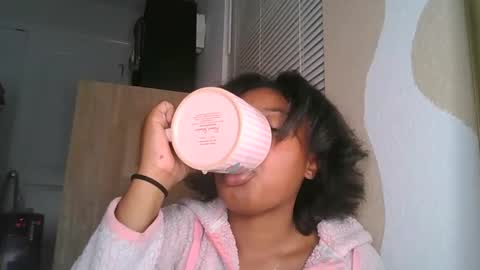 Snapshot of brownsugarcutie3 chatting on 10.23.25 Brownsuagrcutie online show from 10.23.25