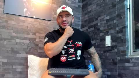 Snapshot of brucedallas chatting on 02.04.26 brucedallas online show from 02.04.26