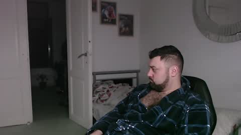 Snapshot of brucemf chatting on 02.08.25 Bruce online show from 02.08.25