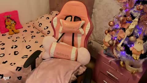 Snapshot of brunettklaryss chatting on 12.16.24 Brenda online show from 12.16.24