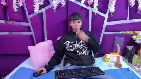 Snapshot of bruno_cruz chatting on 11.23.25 Bruno Cruz online show from 11.23.25