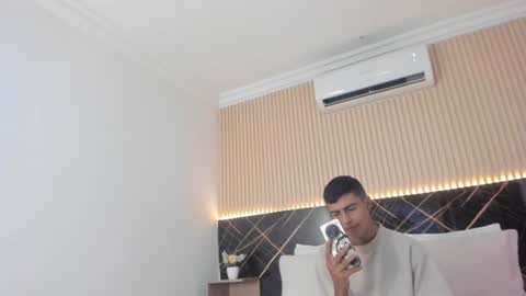 Snapshot of bruno_fox_ chatting on 06.19.26 Bruno online show from 06.19.26
