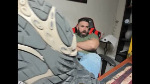 Snapshot of brutalmaster1983 chatting on 01.28.25 BRUTALMASTER1983 online show from 01.28.25