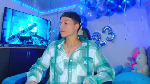 BRYAM INDEPENDENT MODEL online show from 01.11.25