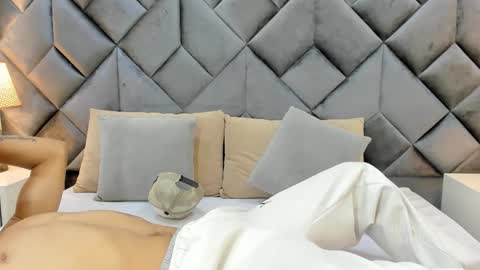 Snapshot of buda_and_cataleya_ chatting on 11.12.25 Buda y Cataleya online show from 11.12.25