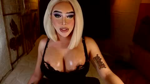 Snapshot of buena_fortuna chatting on 11.27.25 Lucienne online show from 11.27.25