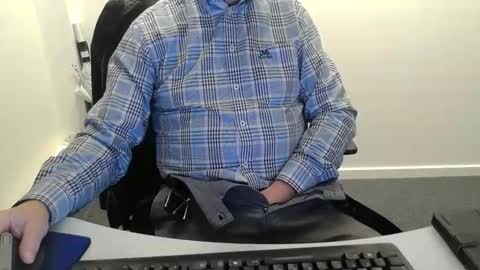 Snapshot of buggemann chatting on 11.05.25 buggemann online show from 11.05.25