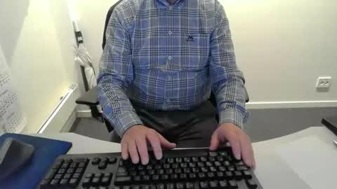 Snapshot of buggemann chatting on 11.07.25 buggemann online show from 11.07.25