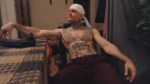 Snapshot of bulatov_x chatting on 03.08.25 Dmitriy online show from 03.08.25