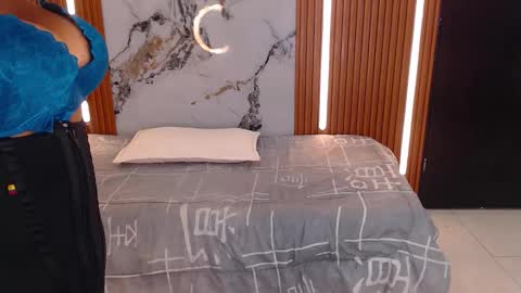 Rossi Hill online show from 02.04.26