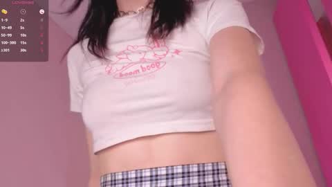 Snapshot of bunny_gaze chatting on 11.10.25 Kira online show from 11.10.25