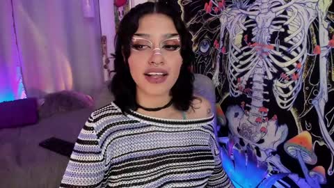 Snapshot of bunnypeachyy chatting on 12.19.24 online show from 12.19.24