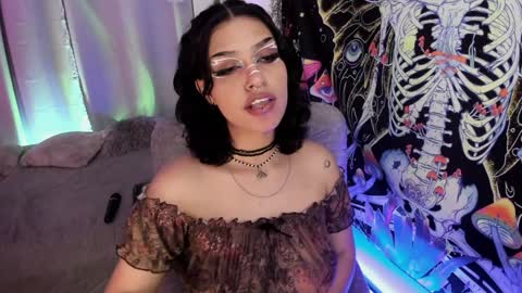 Snapshot of bunnypeachyy chatting on 12.21.24 online show from 12.21.24