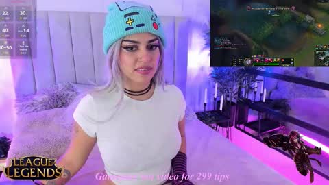 Snapshot of bunnypeachyy chatting on 09.15.25 online show from 09.15.25