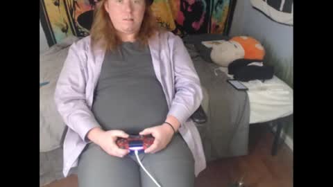 Snapshot of burningflute chatting on 09.17.25 burningflute online show from 09.17.25