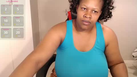 Snapshot of bustylisa85 chatting on 02.12.25 lisa online show from 02.12.25