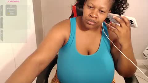 Snapshot of bustylisa85 chatting on 02.12.25 lisa online show from 02.12.25