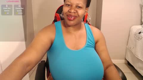 Snapshot of bustylisa85 chatting on 01.09.26 lisa online show from 01.09.26