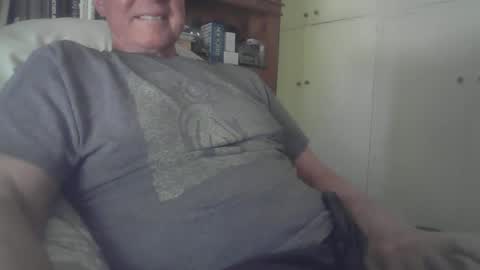 Snapshot of butterband chatting on 10.03.25 butterband online show from 10.03.25