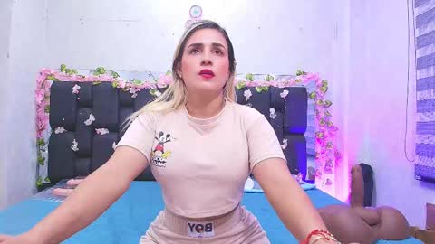 Snapshot of c_fox_ chatting on 09.18.25 Carolina online show from 09.18.25