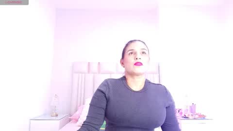 Snapshot of c_fox_ chatting on 11.05.25 Carolina online show from 11.05.25