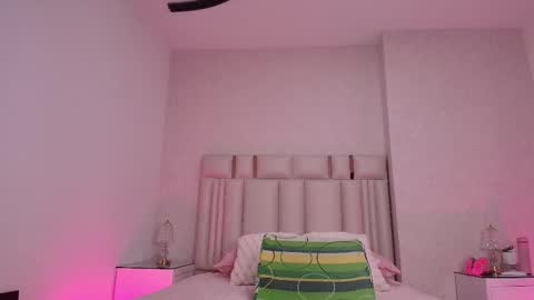 Snapshot of c_fox_ chatting on 11.07.25 Carolina online show from 11.07.25