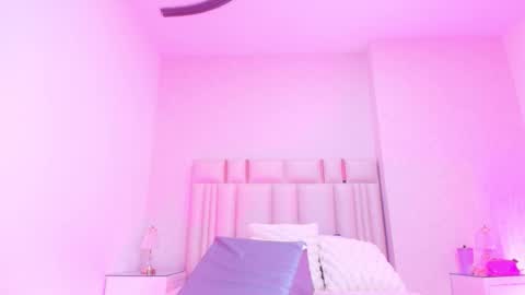 Snapshot of c_fox_ chatting on 11.15.25 Carolina online show from 11.15.25