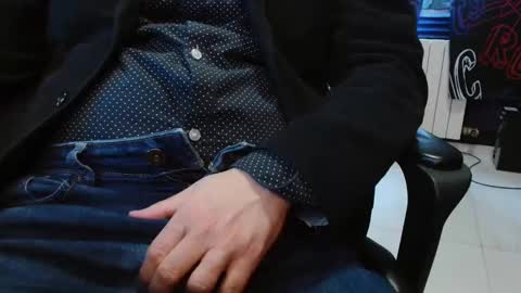 Snapshot of cafetabac chatting on 01.18.25 cafetabac online show from 01.18.25