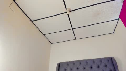 caitlingomez0 online show from 10.17.25