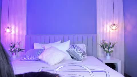 Caitlyn  online show from 10.06.25