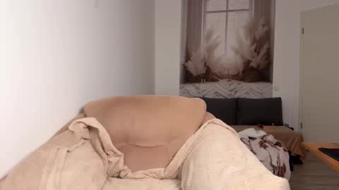 Snapshot of caliiie_of chatting on 10.13.25 Caliiie of online show from 10.13.25