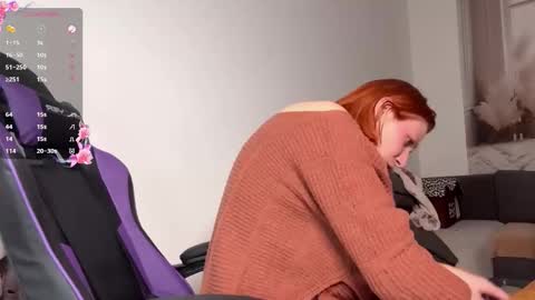 Snapshot of caliiie_of chatting on 10.22.25 Caliiie of online show from 10.22.25