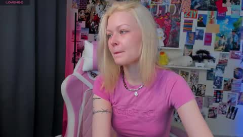 Robin online show from 11.23.25