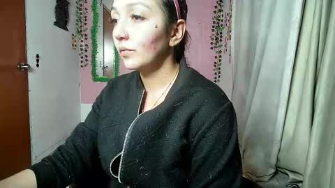 Snapshot of callme_lolas chatting on 12.23.25 paula online show from 12.23.25