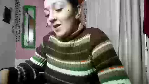 Snapshot of callme_lolas chatting on 01.12.26 paula online show from 01.12.26