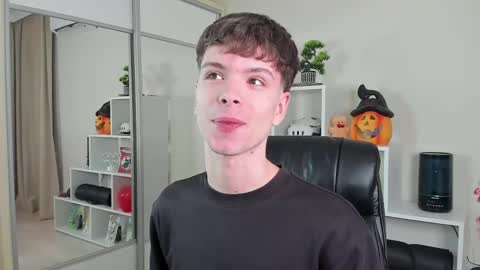 Hey I am Calvin  online show from 03.04.25