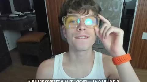 Snapshot of calvin_loves_you chatting on 06.08.26 Hey I am Calvin online show from 06.08.26