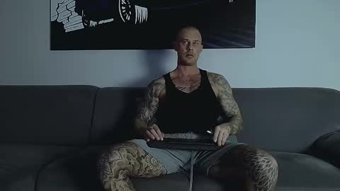 Snapshot of calvinhunt69 chatting on 11.19.25 Calvin online show from 11.19.25