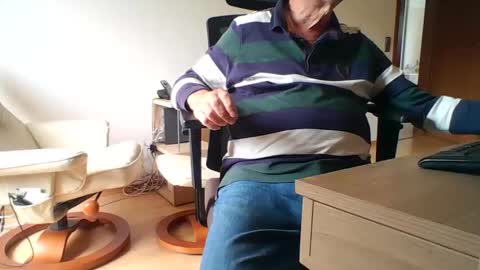 Snapshot of camcologne chatting on 09.26.25 camcologne online show from 09.26.25