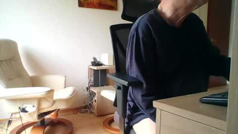 Snapshot of camcologne chatting on 10.28.25 camcologne online show from 10.28.25