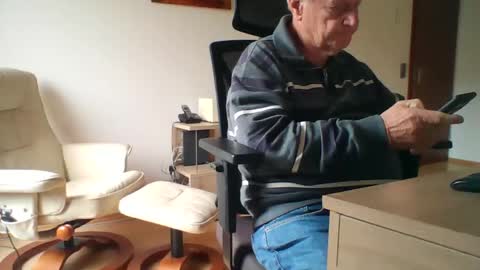 Snapshot of camcologne chatting on 11.26.25 camcologne online show from 11.26.25